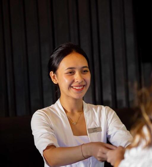 בית מלון כפרי The 1o1 Bali Fontana Seminyak