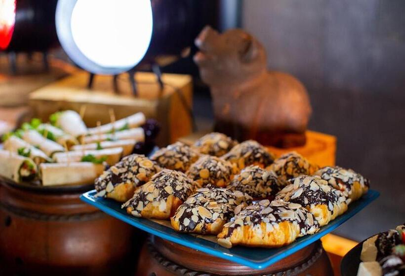 בית מלון כפרי The 1o1 Bali Fontana Seminyak