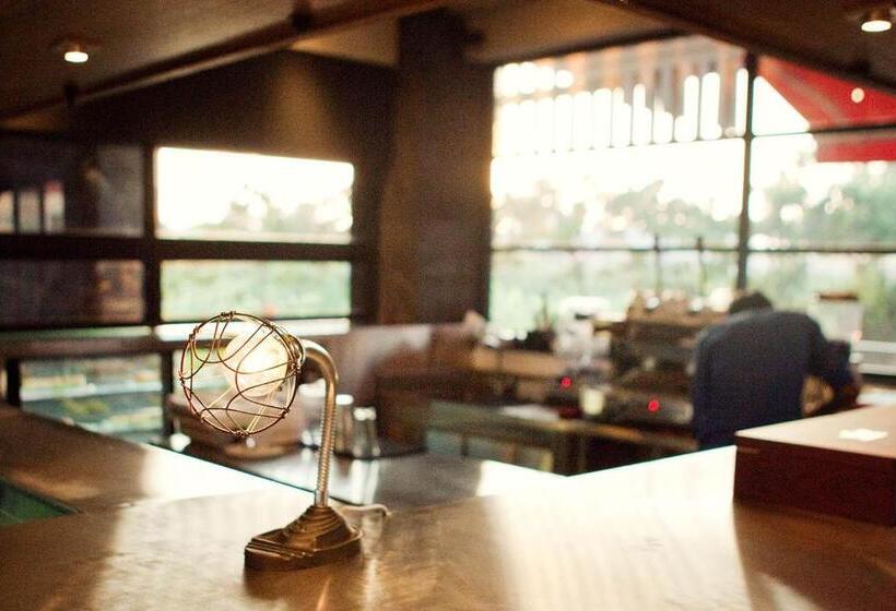 בית מלון כפרי The 1o1 Bali Fontana Seminyak