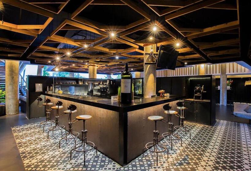 בית מלון כפרי The 1o1 Bali Fontana Seminyak