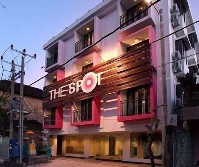 Hotel The Spot Legian