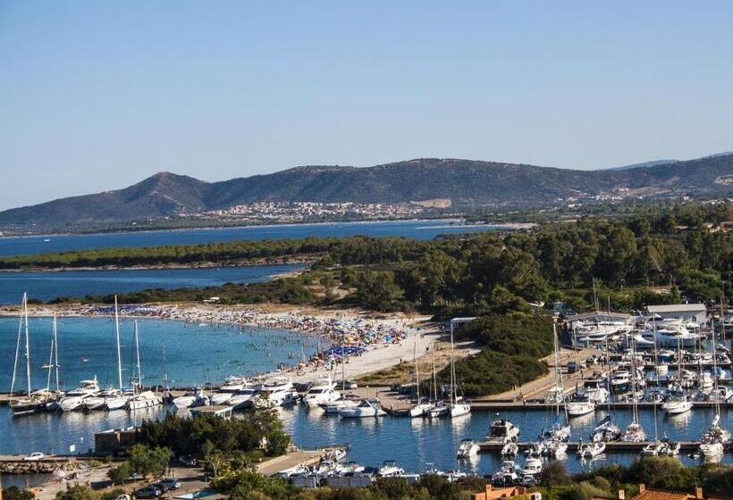 اقامتگاه Porto Ottiolu Resort