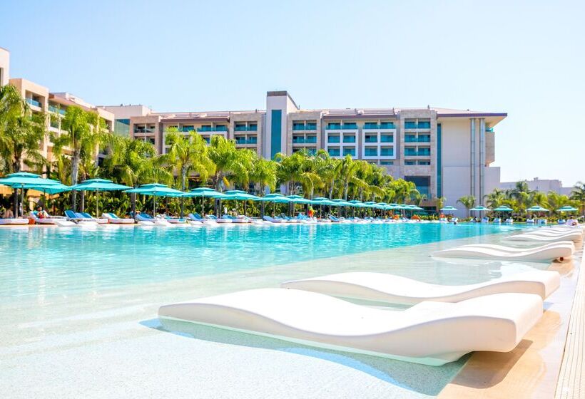 Resort Regnum Carya