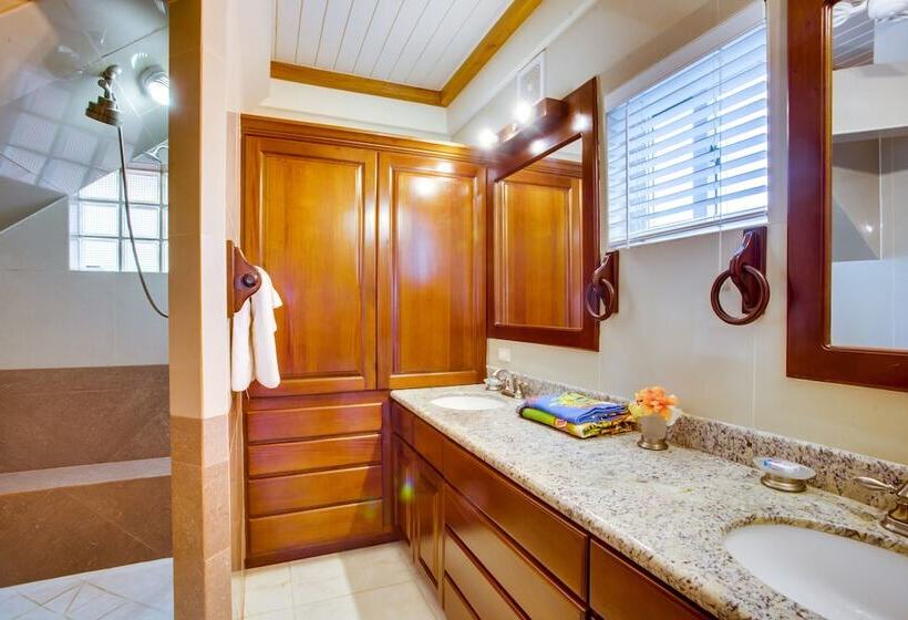 هتل Buttonwood Belize