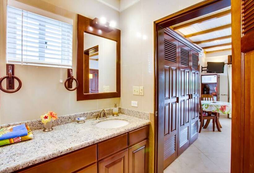 هتل Buttonwood Belize