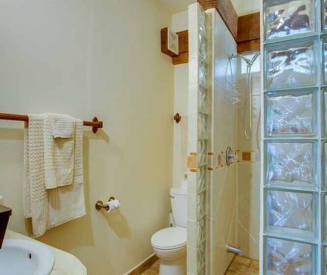 هتل Buttonwood Belize