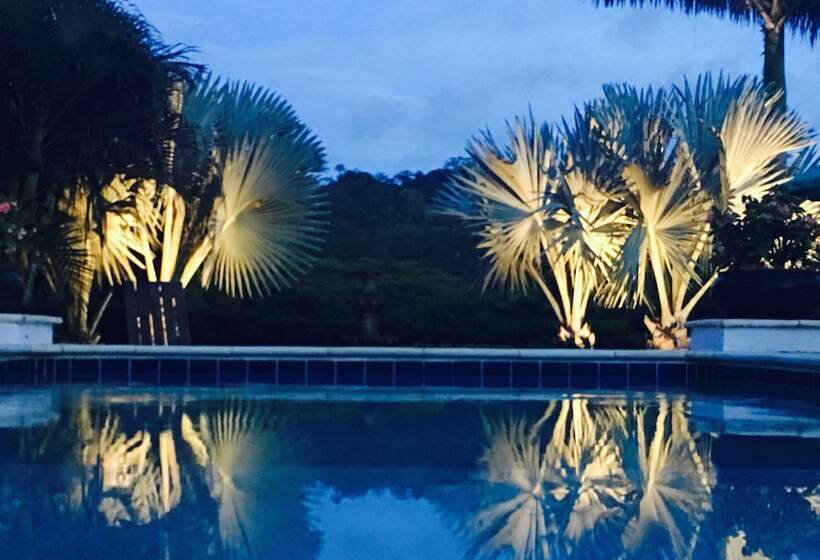 هتل Rancho Chilamate Guest Ranch