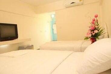 O.u.m. Hotel โรงแรมโอยูเอ็ม