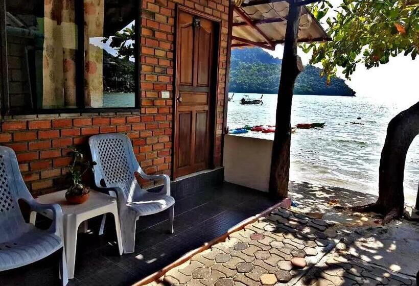 پانسیون Dalum Beachhouse