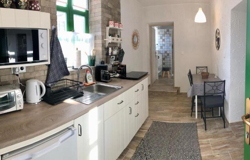 بنسيون Ladislaus Schnaps Haus Falusi Vendégház