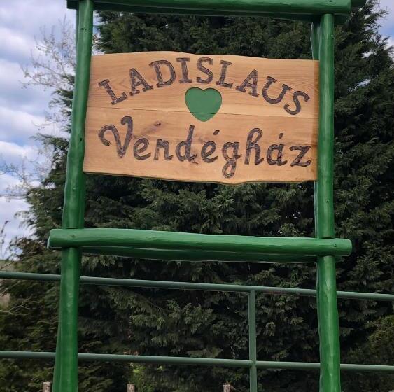 بنسيون Ladislaus Schnaps Haus Falusi Vendégház