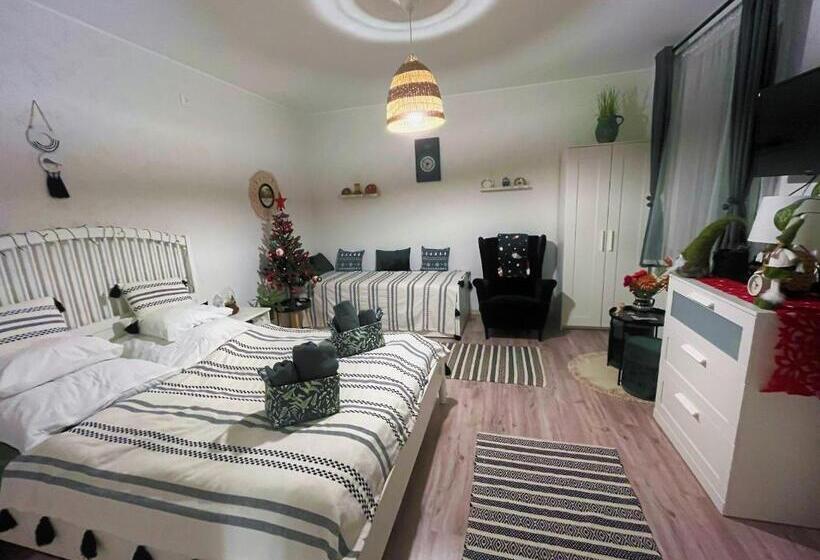 بنسيون Ladislaus Schnaps Haus Falusi Vendégház