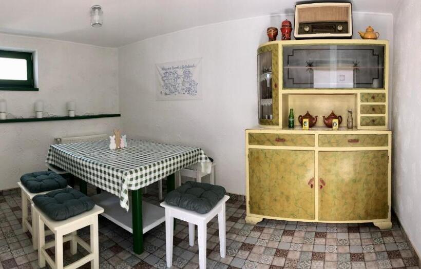 بنسيون Ladislaus Schnaps Haus Falusi Vendégház