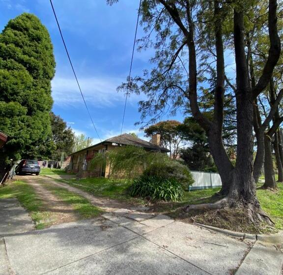 ペンション Mitcham Station Home Stay
