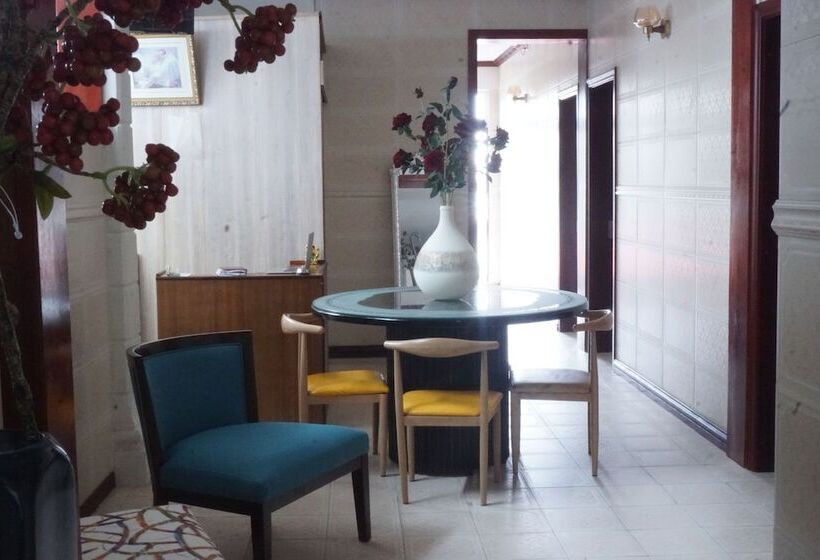 تختخواب و صبحانه Happy Ours Guest House