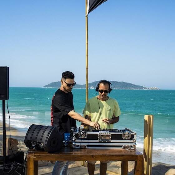 هاستل Graffi Beach House