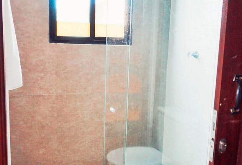 هاستل Graffi Beach House