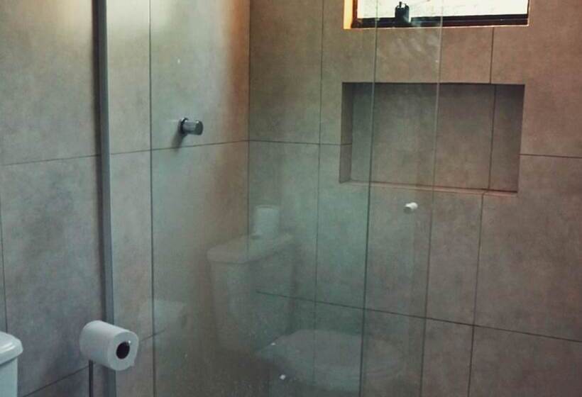 هاستل Graffi Beach House