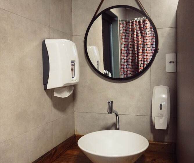 هاستل Graffi Beach House