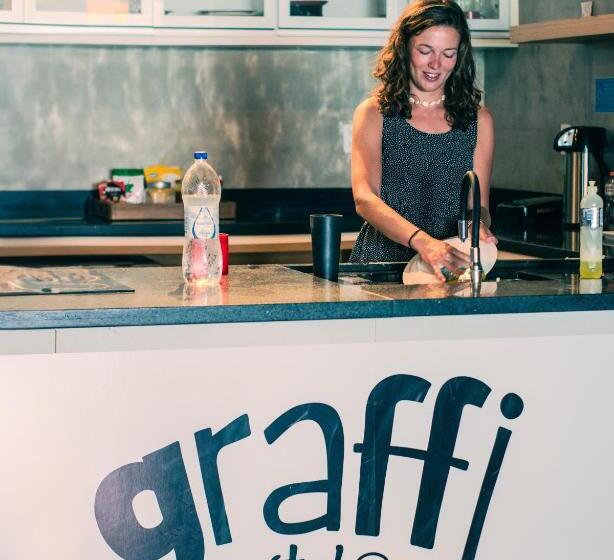 هاستل Graffi Beach House