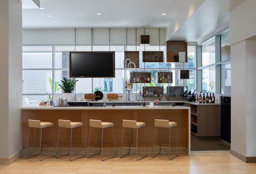 هتل Element Irvine