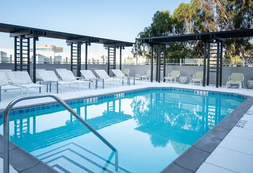 هتل Element Irvine