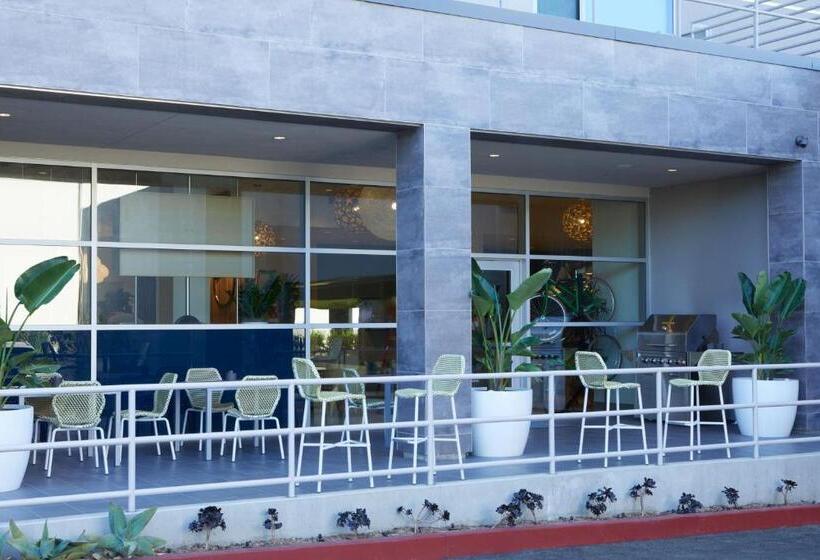 هتل Element Irvine