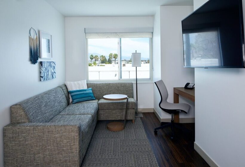 هتل Element Irvine