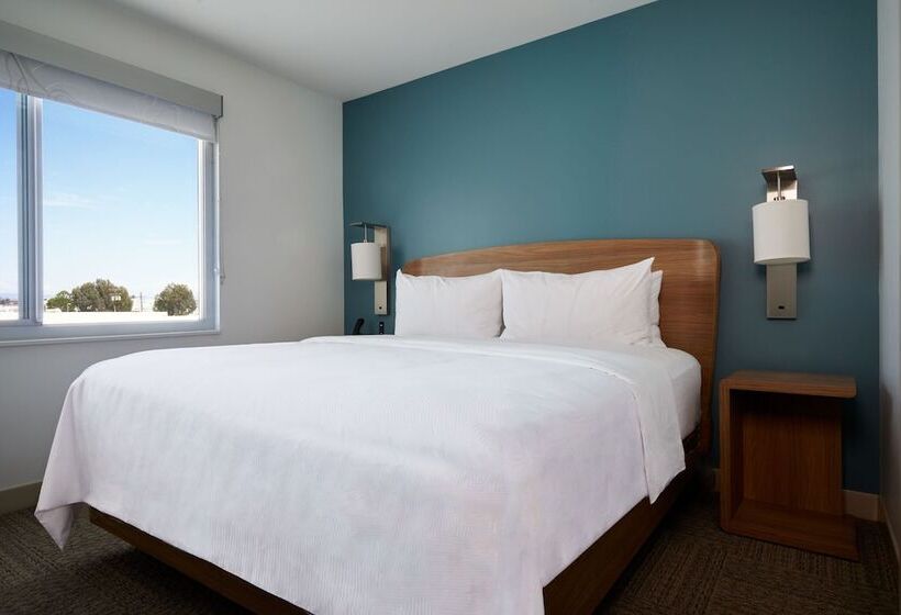هتل Element Irvine