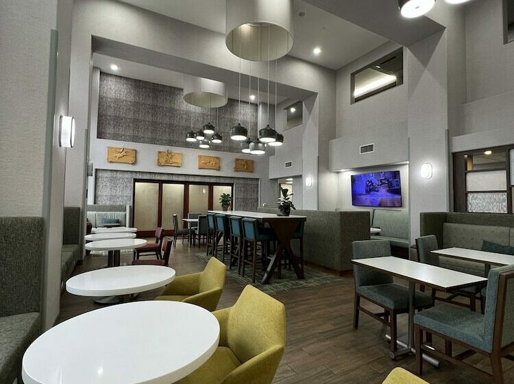 هتل Hampton Inn & Suites Chico