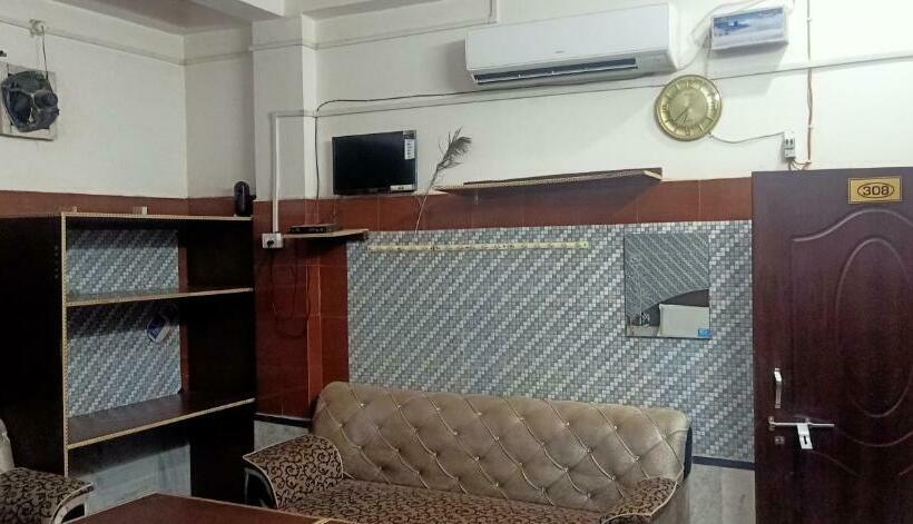 Отель Oyo 87253 Om Sai Guest House