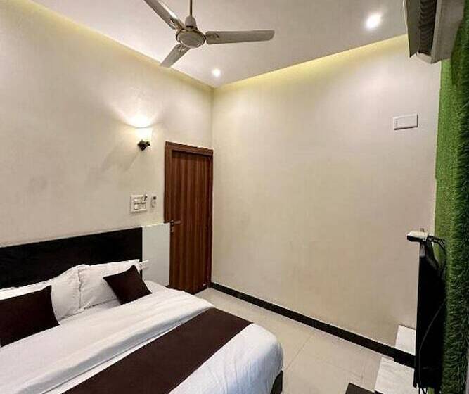 هتل The Galaxy Near Udaipur Airport