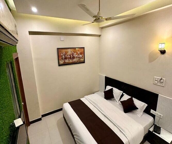 هتل The Galaxy Near Udaipur Airport