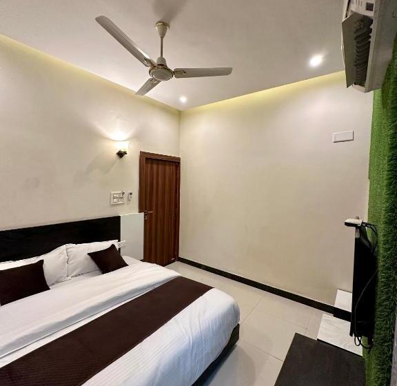 هتل The Galaxy Near Udaipur Airport