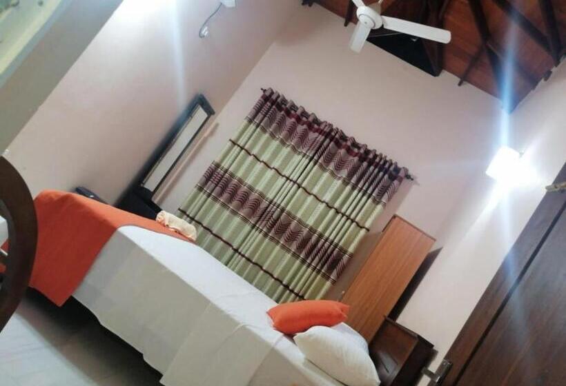 تختخواب و صبحانه Lahiru Airport Villa
