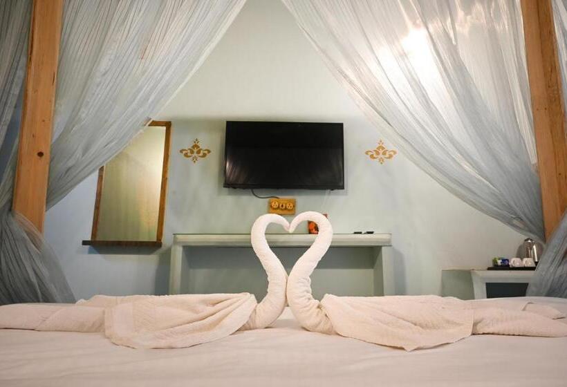 فندق Amadi Beach Front Resort