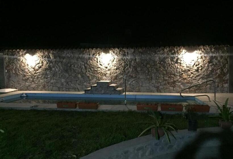 هتل Hostal Candelaria