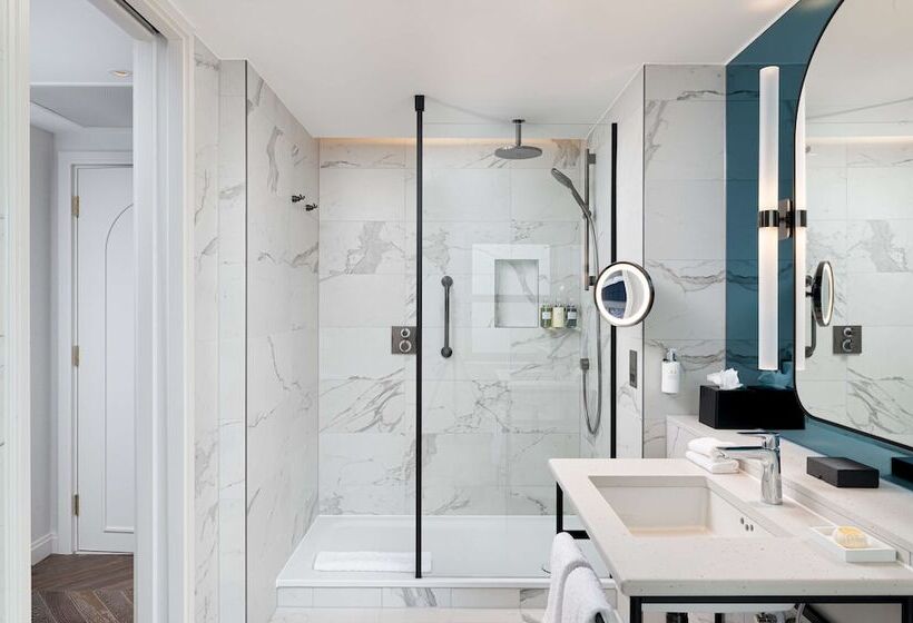 هتل Lost Property St. Paul S London, Curio Collection By Hilton