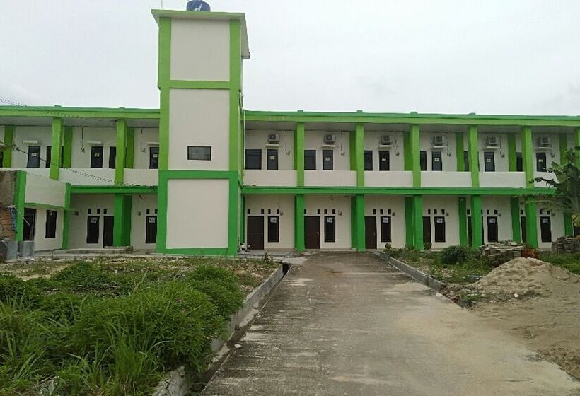 בית מלון כפרי Oyo 90930 Wisma Hana Hani