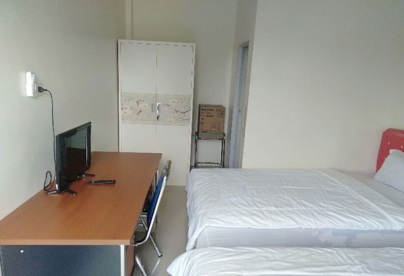 בית מלון כפרי Oyo 90930 Wisma Hana Hani