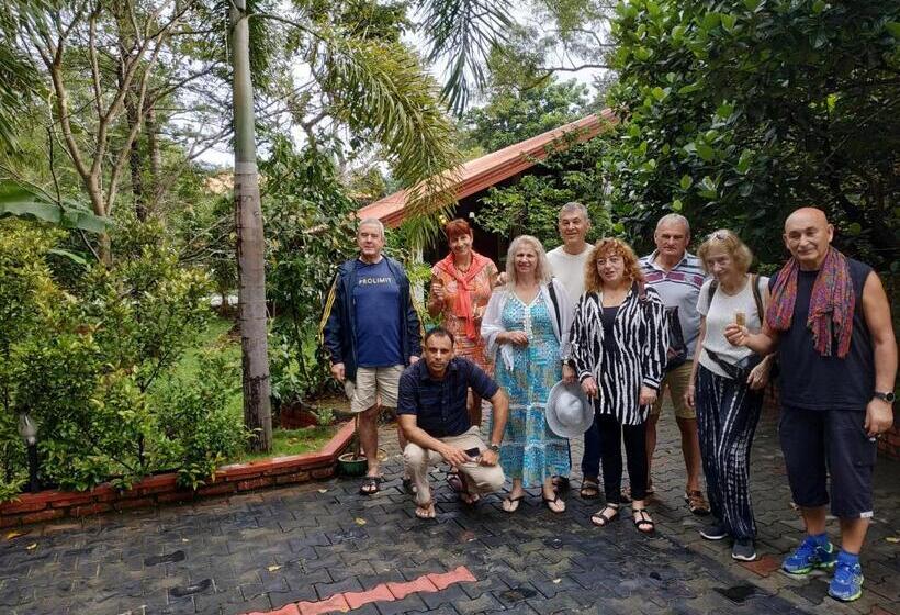 בית מלון כפרי Sigiriya Cashew Palace Resort
