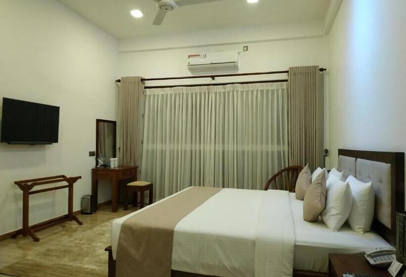 בית מלון כפרי Sigiriya Cashew Palace Resort