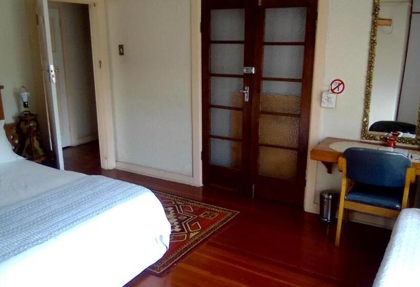 פנסיון Access Guest House