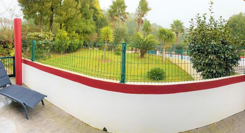 پانسیون Chalé D Angra Guest House