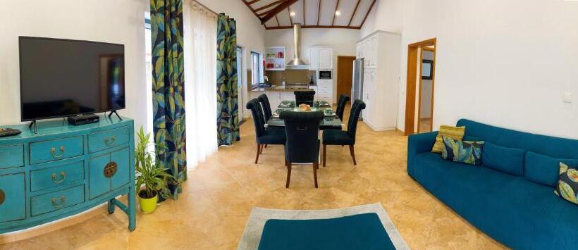 پانسیون Chalé D Angra Guest House