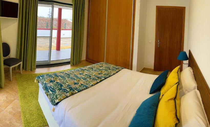 پانسیون Chalé D Angra Guest House