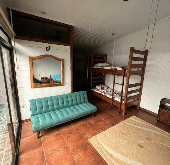 پانسیون Hostel Casa Tamarai