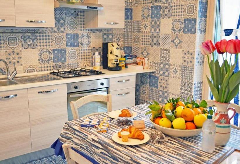 پانسیون Midway House Italy