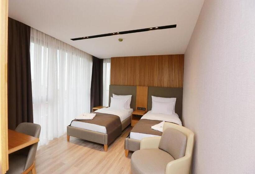 Pikola Otel