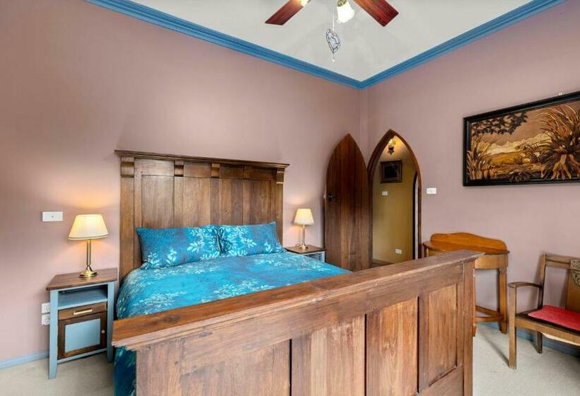 مبيت وإفطار The Castle At Bonville